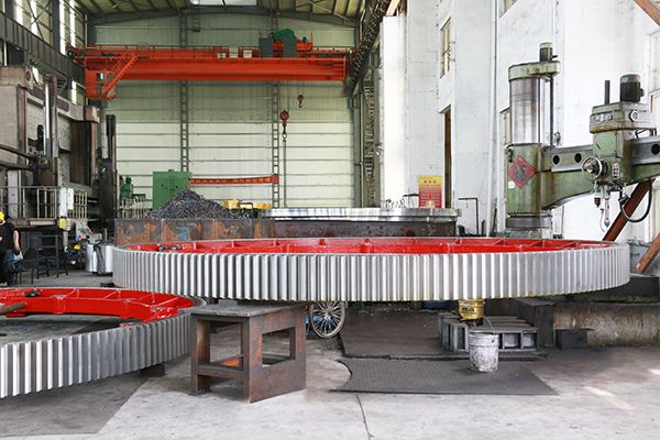 大齒輪加工廠家解析：從原材料到成品，大齒輪加工過程的技術(shù)優(yōu)勢